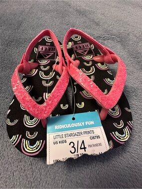 🌈 Reef NWT Glitter Rainbow Flip Flops Girls Size 3/4 *